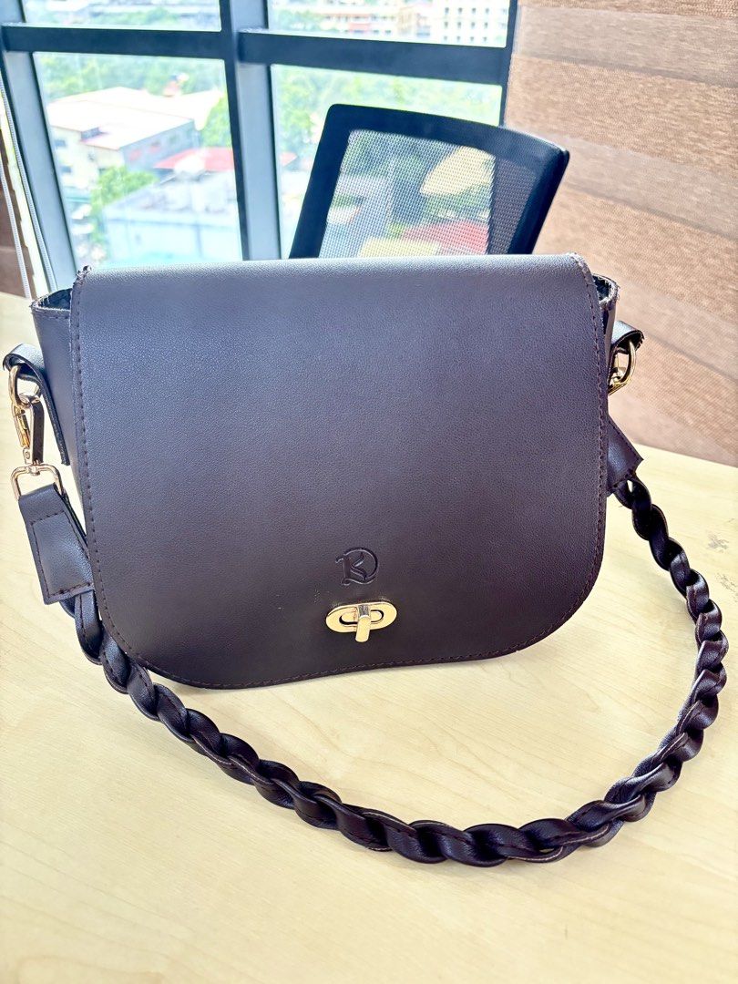 PRELOVED KURBANG LOKAL SHOULDER BAG (Category: Shoulder Bags) located in Quezon City. Submitted by boutiquedeph (Listing ID 1432896231, Image 1). Description: ❗️KURBANG LOKAL PRELOVED BAG❗️ personal used bought this at kurbang lokal store for 1k selling it for 300 all zipper and lock are working with sling strap and shoulder strap bag, can be used in 3 ways as sling or shoulder bag or clutch bag pls manage your expectation since this are preloved