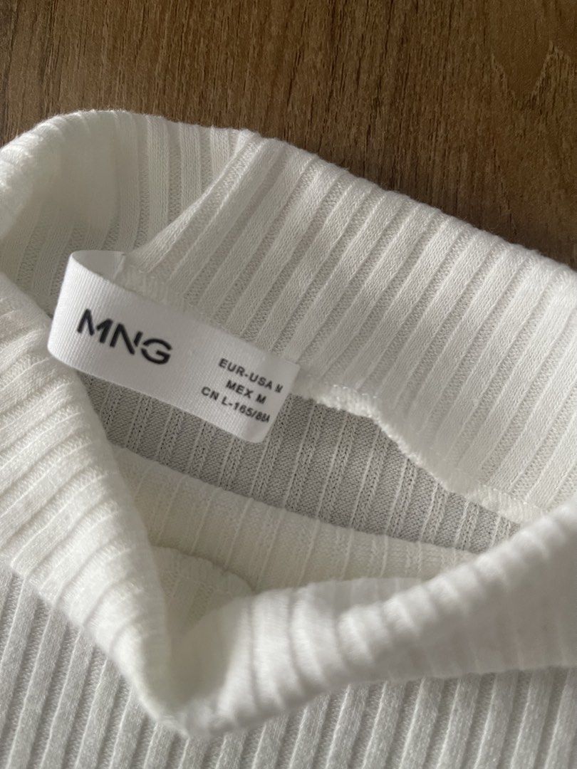 Pre-loved Mango (Category: Others Tops) located in Taguig. Submitted by ranunculus2021 (Listing ID 1432833302, Image 2). Description: Brand : Mango Size : US- M ₱ : ₱300 Worn once MOP : Gcash SF : to be arranged and paid by buyer 📍BGC, Taguig.