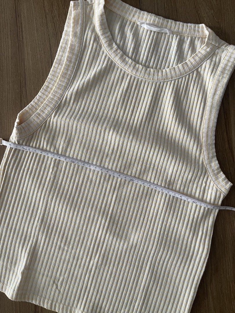 Pre-loved Mango (Category: Others Tops) located in Taguig. Submitted by ranunculus2021 (Listing ID 1432833615, Image 3). Description: Brand : Mango Size : US - M ₱ : ₱300 MOP : gcash SF : to be arranged and paid by buyer 📍BGC, Taguig.