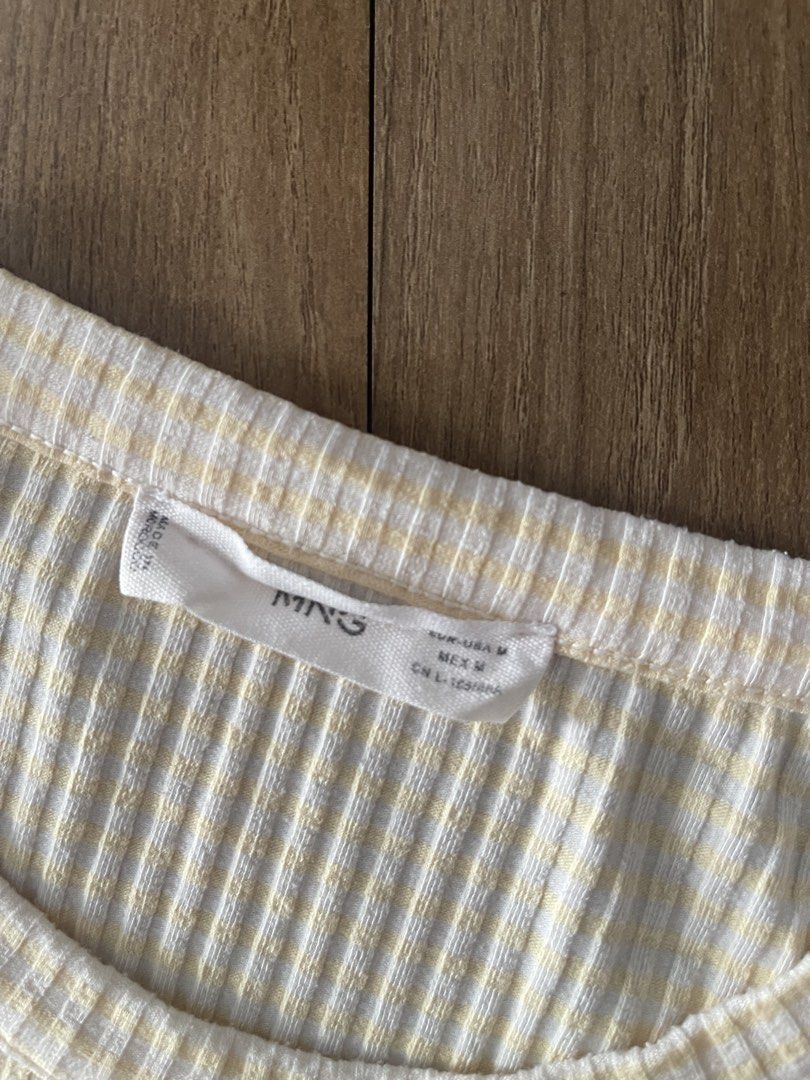 Pre-loved Mango (Category: Others Tops) located in Taguig. Submitted by ranunculus2021 (Listing ID 1432833615, Image 2). Description: Brand : Mango Size : US - M ₱ : ₱300 MOP : gcash SF : to be arranged and paid by buyer 📍BGC, Taguig.