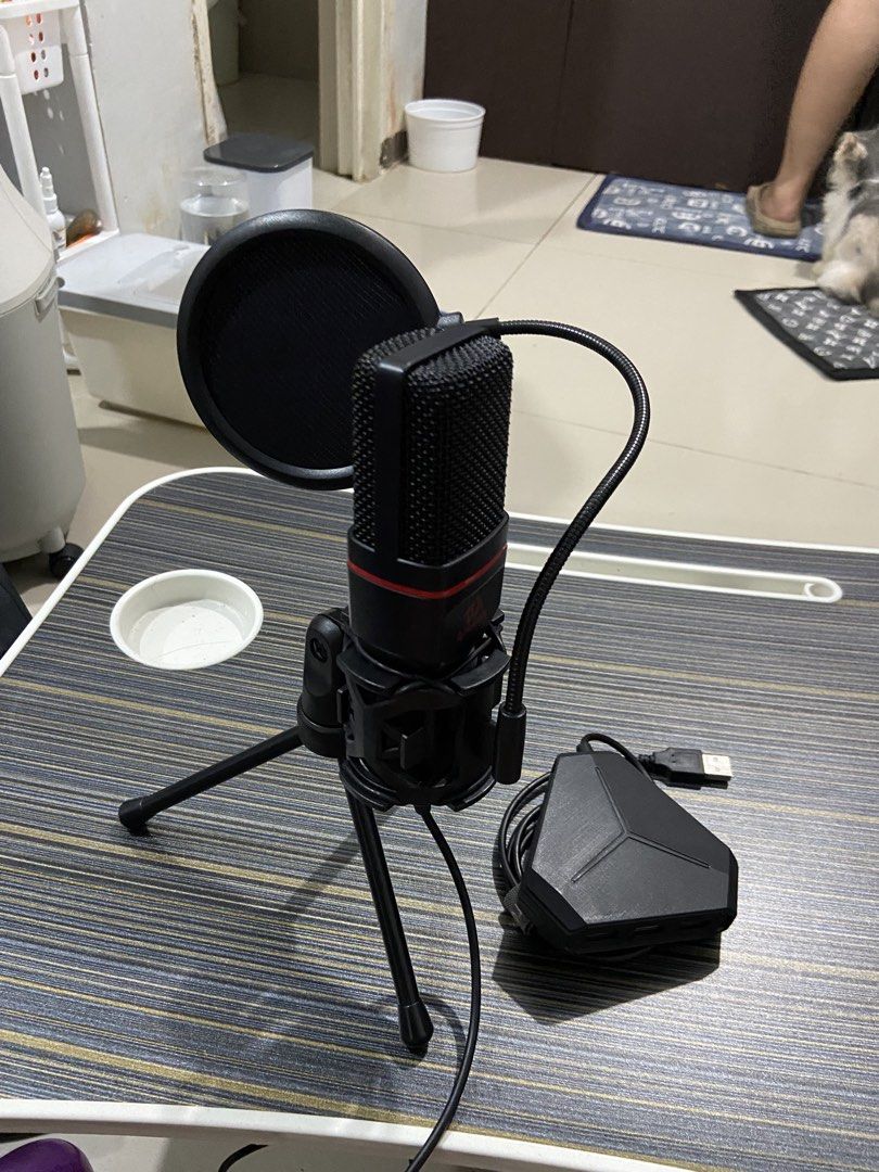 Redragon USB Microphone with Pop Filter (Category: Microphones) located in Manila. Submitted by kmc09 (Listing ID 1432858200, Image 1). Description: - Redragon USB Microphone - Includes pop filter and tripod stand - Features a USB hub with multiple ports - USB hub has blue LED lights - Designed for recording and streaming - Microphone has a red accent and black mesh head Never been used Kayo na lang mag provide ng soundcard.