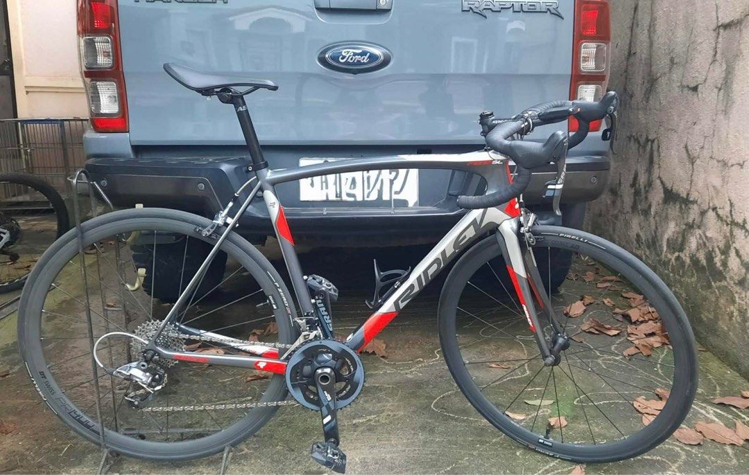 Ridley Fenix SL Full Carbon (M) (Category: Bicycles) located in Makati City. Submitted by nik0535 (Listing ID 1432885777, Image 2). Description: Groupset: - Sram Force 22 11speed Mech - Compact Crank 50/34 - Carbon Crank Arms 170mm - Personal Supplier Brakeset: - Sram Force 22 Rim brake - Personal Supplier Frameset: - Ridley Fenix SL - M size - Full carbon frame and fork - Missing Link Eastwood Cockpit: - Easton Carbon Dropbar 400mm - Easton Carb