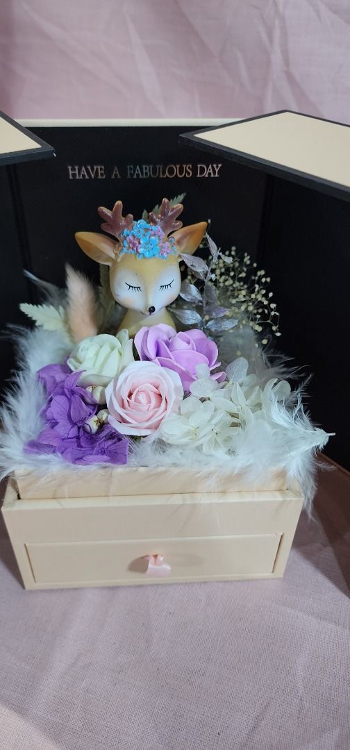Rose flower Lipstick gift box (Category: Makeup) located in Baguio. Submitted by coffeesilvershadow_28 (Listing ID 1432942019, Image 1). Description: - From H.K box - Brand new with box .