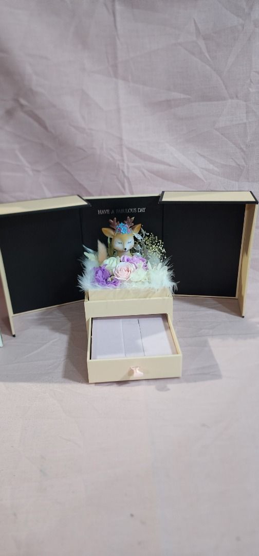 Rose flower Lipstick gift box (Category: Makeup) located in Baguio. Submitted by coffeesilvershadow_28 (Listing ID 1432942019, Image 2). Description: - From H.K box - Brand new with box .
