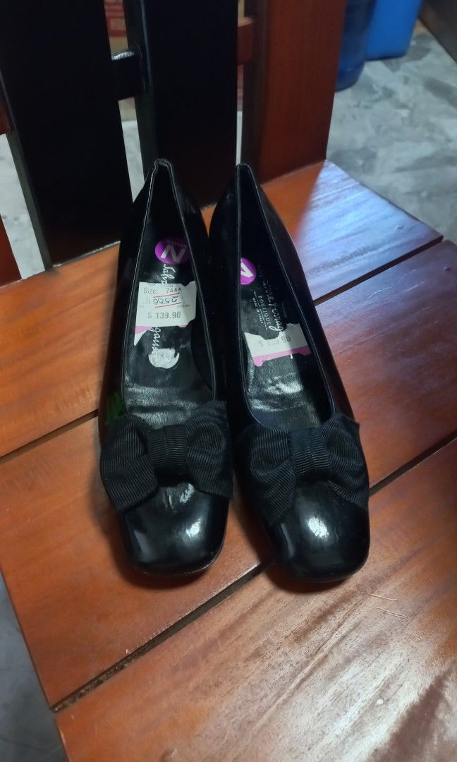 Salvatore Ferragamo Black Patent (Category: Loafers) located in Gattaran. Submitted by uploadtounload (Listing ID 1432996977, Image 1). Description: for slim feet.