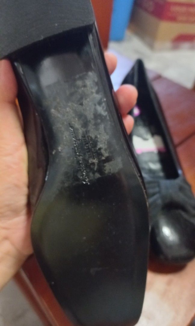 Salvatore Ferragamo Black Patent (Category: Loafers) located in Gattaran. Submitted by uploadtounload (Listing ID 1432996977, Image 3). Description: for slim feet.