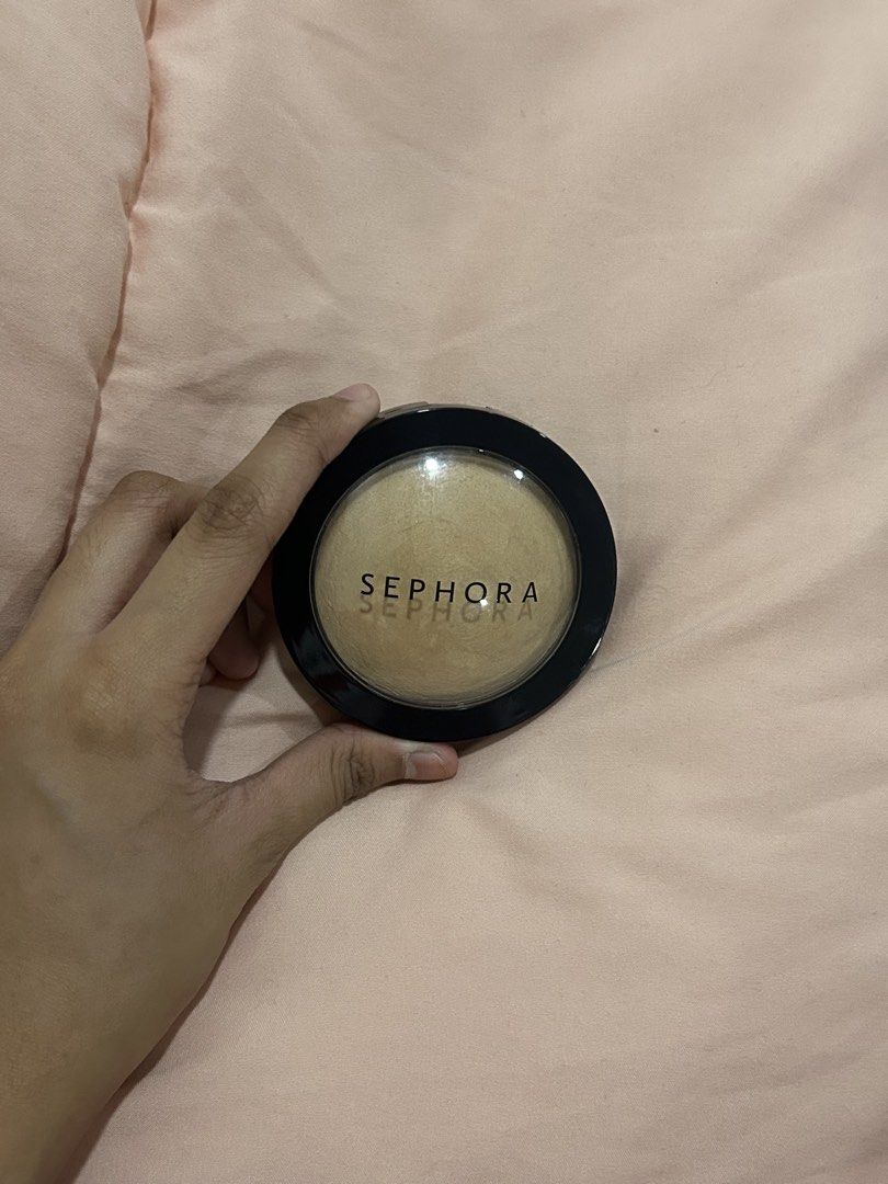 Sephora Microsmooth Multi-Tasking Baked Face Powder Foundation (Category: Makeup) located in Makati City. Submitted by jennie195 (Listing ID 1432978589, Image 1). Description: .