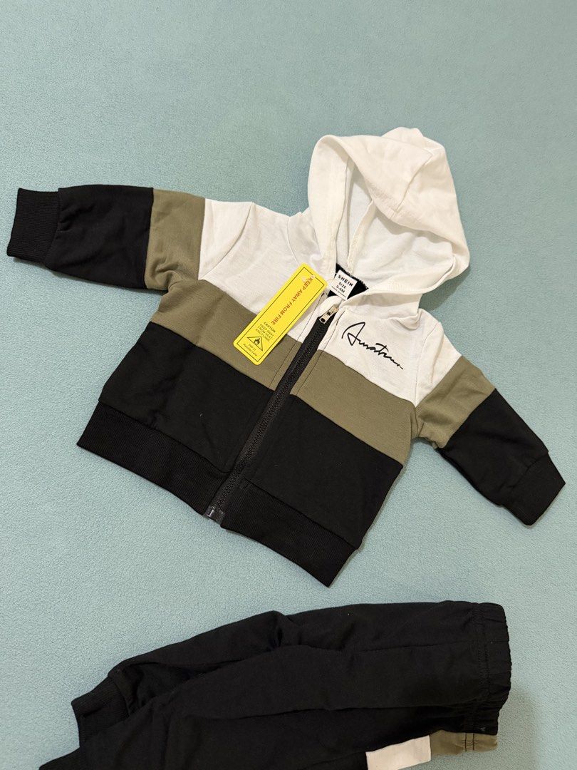 SHEIN | Shein kids 3-6 Months (Category: Babies & Kids Fashion) located in Caloocan City. Submitted by danthrift (Listing ID 1432926869, Image 3). Description: Brandnew with pouch 3-6 Months for boy Terno na po .