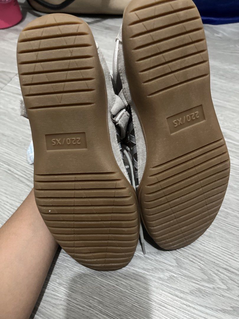 GU Ballet Silver Sneakers Size 220/XS (Category: Sneakers) located in San Fernando. Submitted by user183629947 (Listing ID 1432932391, Image 2). Description: - Silver sneakers - Size: 220/XS - Lace-up and velcro closure - Brown soles.