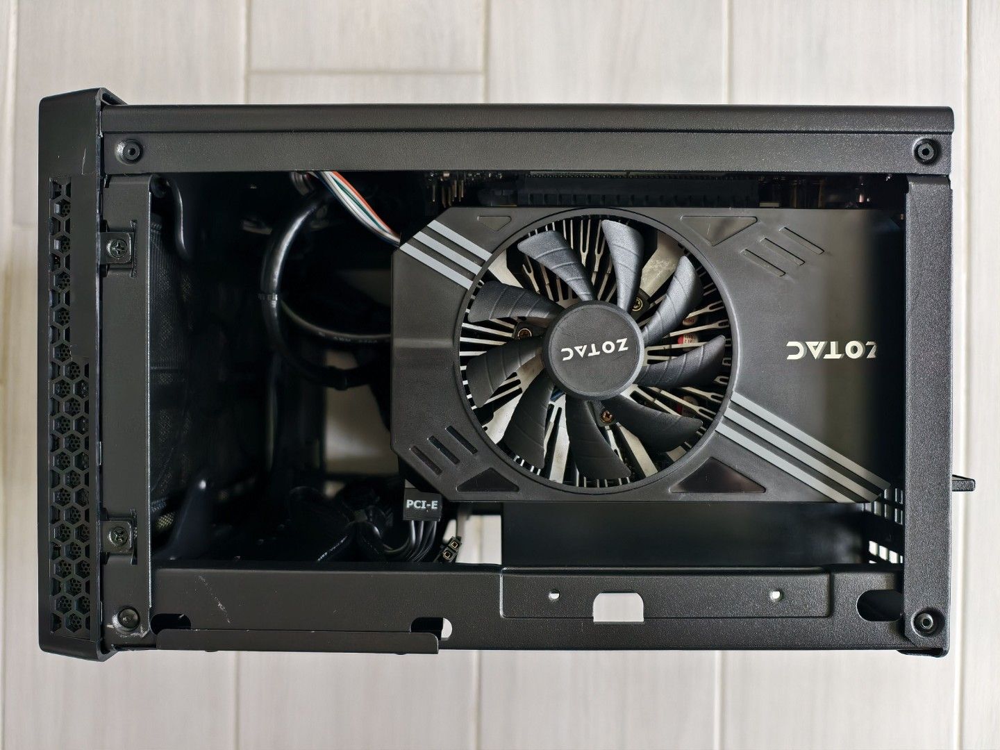SilverStone SG13 Mini-ITX PC436886061408604164