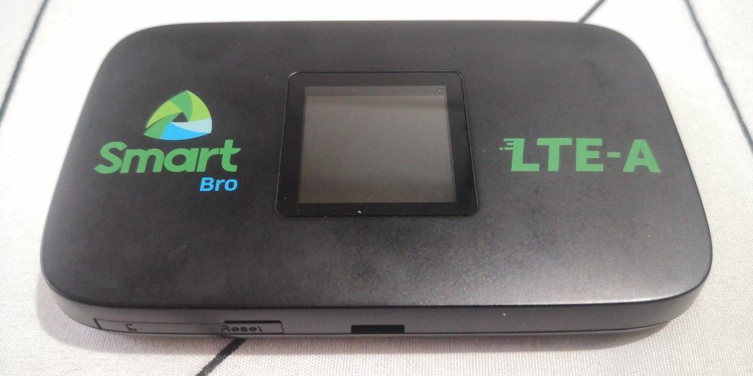 Smart Bro LTE-A Pocket WiFi (Category: Networking) located in Dagupan City. Submitted by ptrvncnt (Listing ID 1432841017, Image 1). Description: Not sure if still locked in sa Smart. Nagamit lang ng ilang beses. No box . No manuals or charger. Item location is Pangasinan. Delivery only via J&T. 400 Pesos Plus Delivery Fee of 100 pesos..