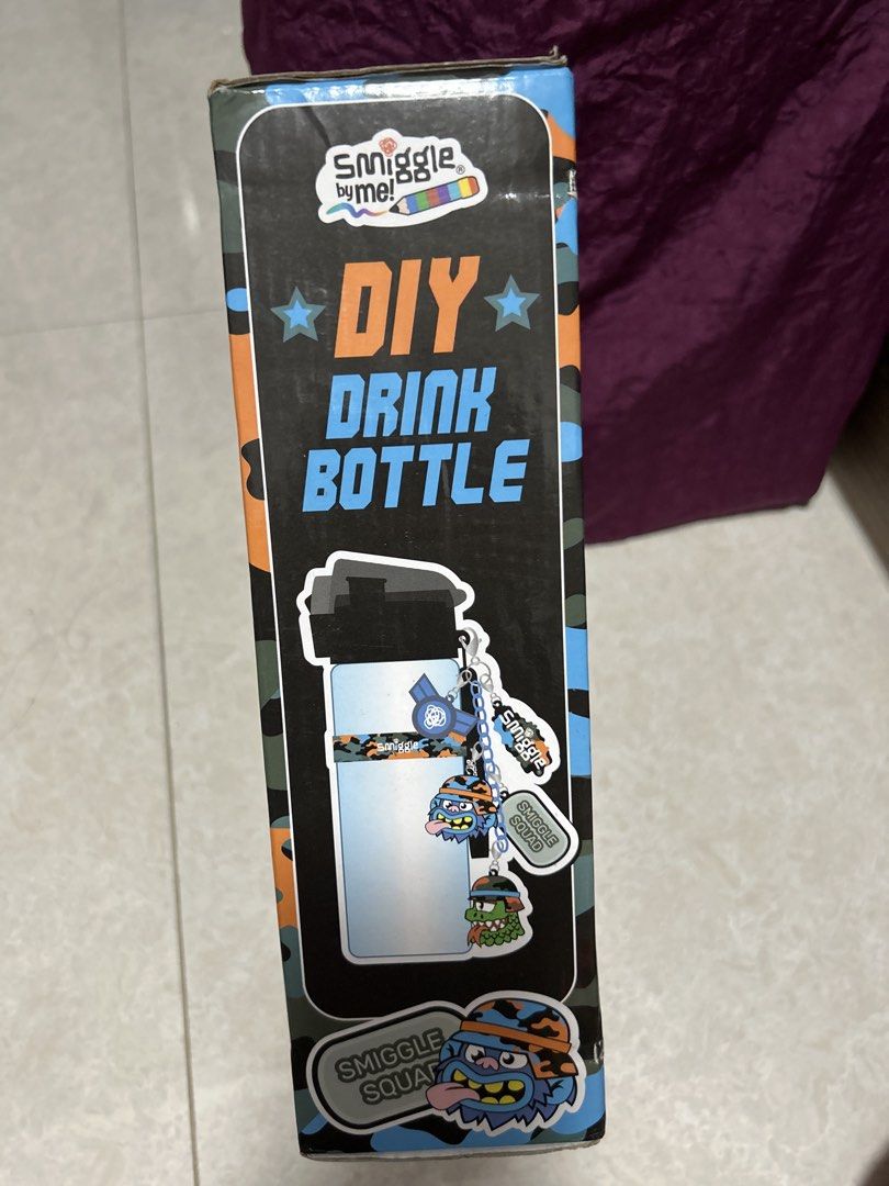Smiggle DIY Drink Bottle (Category: Water Bottles & Tumblers) located in Singapore. Submitted by carin_22 (Listing ID 1432989356, Image 2). Description: Create your own unique drink bottle with this Smiggle DIY kit! Includes a BPA-free 600ml water bottle, coloured charms, silicone band, coloured chain, and clasps & rings. Perfect for kids aged 6+..