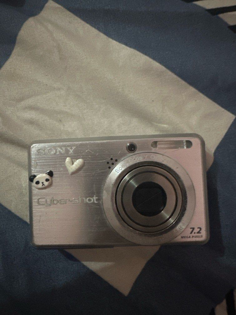 sony cybershot camera (Category: Cameras) located in Manila. Submitted by shineaaliy18669 (Listing ID 1432866440, Image 1). Description: got this at a thrift store and i think its still in good condition since the battery holder is still good but i think it need a few REPAIR! the lcd has no burn at all -UNTESTED CAMERA -BUT AT YOUR OWN RISK -no refunds -can do swaps.