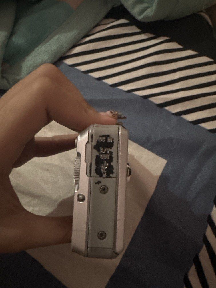 sony cybershot camera (Category: Cameras) located in Manila. Submitted by shineaaliy18669 (Listing ID 1432866440, Image 3). Description: got this at a thrift store and i think its still in good condition since the battery holder is still good but i think it need a few REPAIR! the lcd has no burn at all -UNTESTED CAMERA -BUT AT YOUR OWN RISK -no refunds -can do swaps.