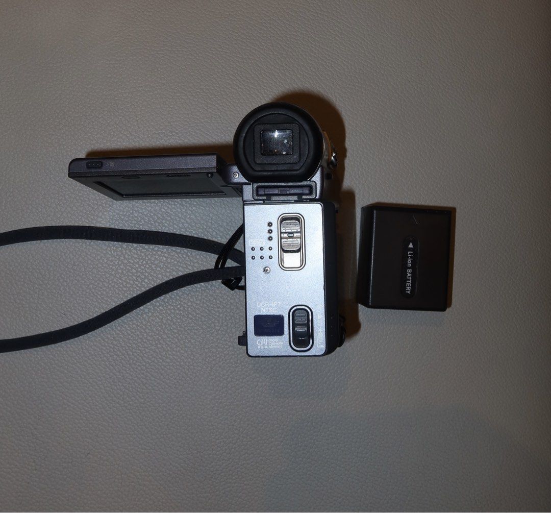 Sony Handycam DCR-SR47 (Category: Video Cameras) located in Manila. Submitted by nicolaiquintos (Listing ID 1432935484, Image 2). Description: - Sony Handycam DCR IP7 - Japan language but easy to navigate/use -with FREE charger DM for more info and photos .
