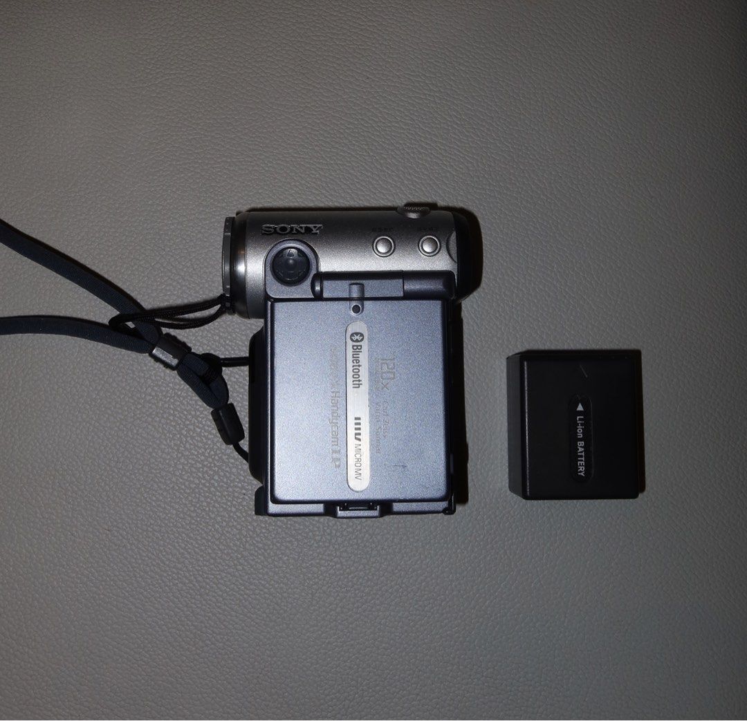 Sony Handycam DCR-SR47 (Category: Video Cameras) located in Manila. Submitted by nicolaiquintos (Listing ID 1432935484, Image 1). Description: - Sony Handycam DCR IP7 - Japan language but easy to navigate/use -with FREE charger DM for more info and photos .