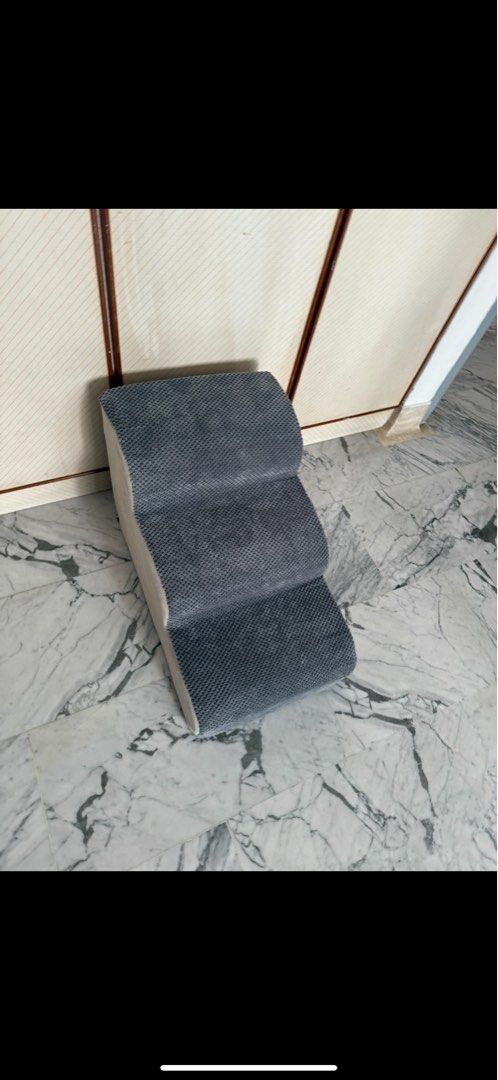 Steps (Category: Homes & Other Pet Accessories) located in Singapore. Submitted by crazyhorse007 (Listing ID 1432963874, Image 8). Description: .