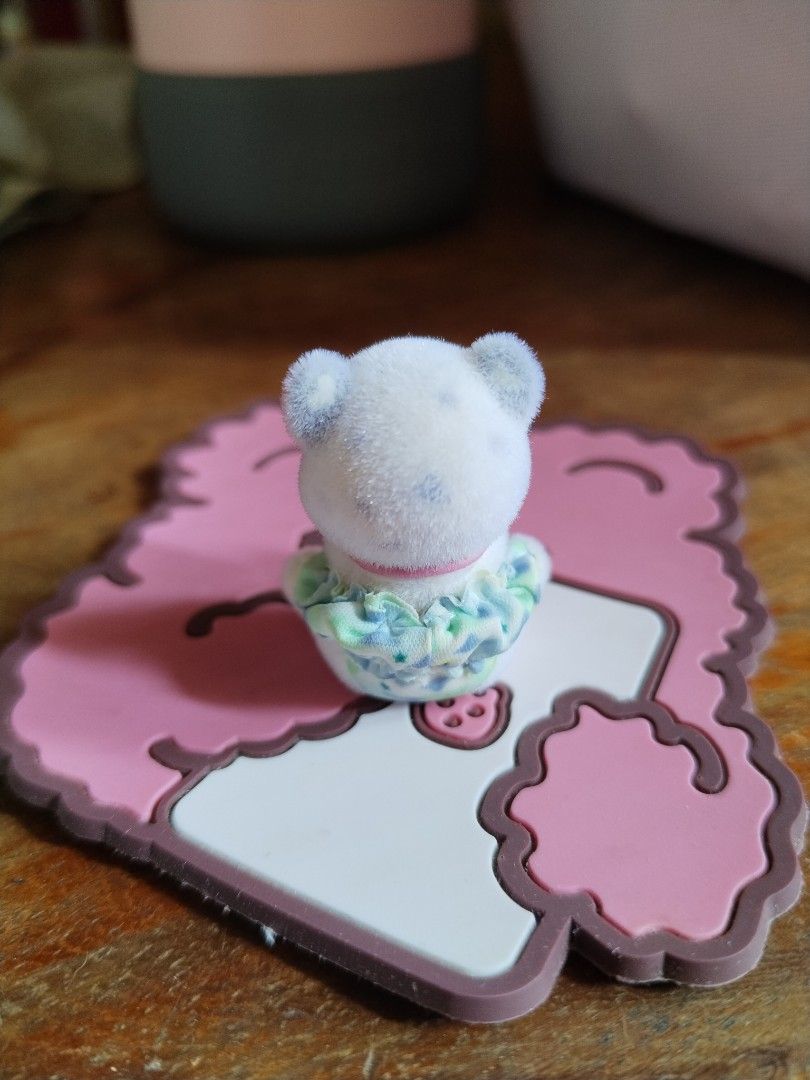 Sylvanian family infant snow leopard (Category: Figurines & Statues) located in Caloocan City. Submitted by eiloquy (Listing ID 1432807047, Image 2). Description: sylvanian snow leopard. no flaws. it comes with a sled..