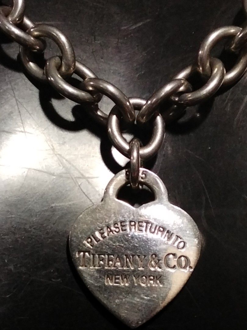 Tiffany & Co. Return to Tiffany Necklace (Category: Necklaces) located in Makati City. Submitted by silver_ben (Listing ID 1432835014, Image 1). Description: 925 Sterling Silver 60.5 grams 16 inches .