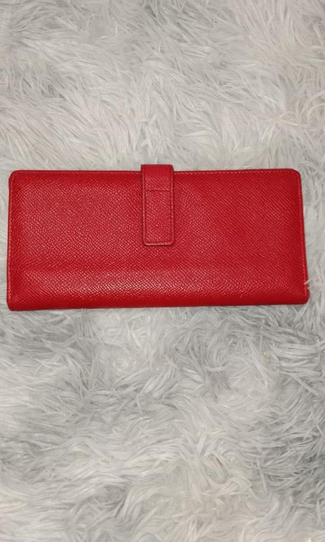 TODS long wallet (Category: Luxury Bags & Wallets) located in Marilao. Submitted by milotiescloset (Listing ID 1432815590, Image 2). Description: Flawless 💯 Good as new, Guaranteed Legit 💯✔️.
