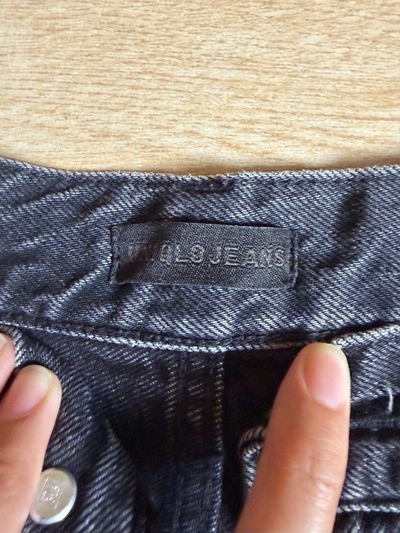 Uniqlo Jeans Wide Straight (Category: Jeans) located in San Fernando. Submitted by agapeeem69 (Listing ID 1432812395, Image 2). Description: - Uniqlo wide straight jeans - Black color - Size 24 - Length 39inches - - Middle rise.