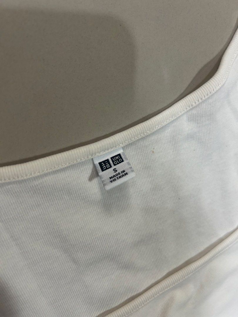 Uniqlo Square Neck Crop Top - Size S (Category: Shirts) located in Manila. Submitted by k0lab3ar (Listing ID 1432958019, Image 2). Description: - Uniqlo white crop top - Size: S - Square neckline, short sleeves .