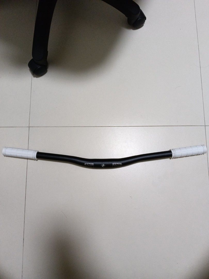 Uno riser bar (Category: Parts & Accessories) located in Singapore. Submitted by cheongzzz (Listing ID 1432949721, Image 1). Description: no scratch no dent 640mm comes with brand new white grips deal only at khabit mrt 20$ fast deal + come my block.