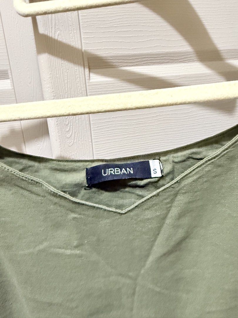 Urban Green Cami Top - Size S (Category: Sleeveless) located in San Juan City. Submitted by decluttering_0909 (Listing ID 1432999822, Image 2). Description: - Urban green cami top - Size small - Adjustable straps for a perfect fit - Tie detail at the back - Never worn, nakatambak lang .
