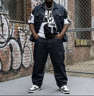 (Category: ) located in . Submitted by y2k.luxury.streetwear.outdoor (Listing ID 1432961946, Image 1). Description: .