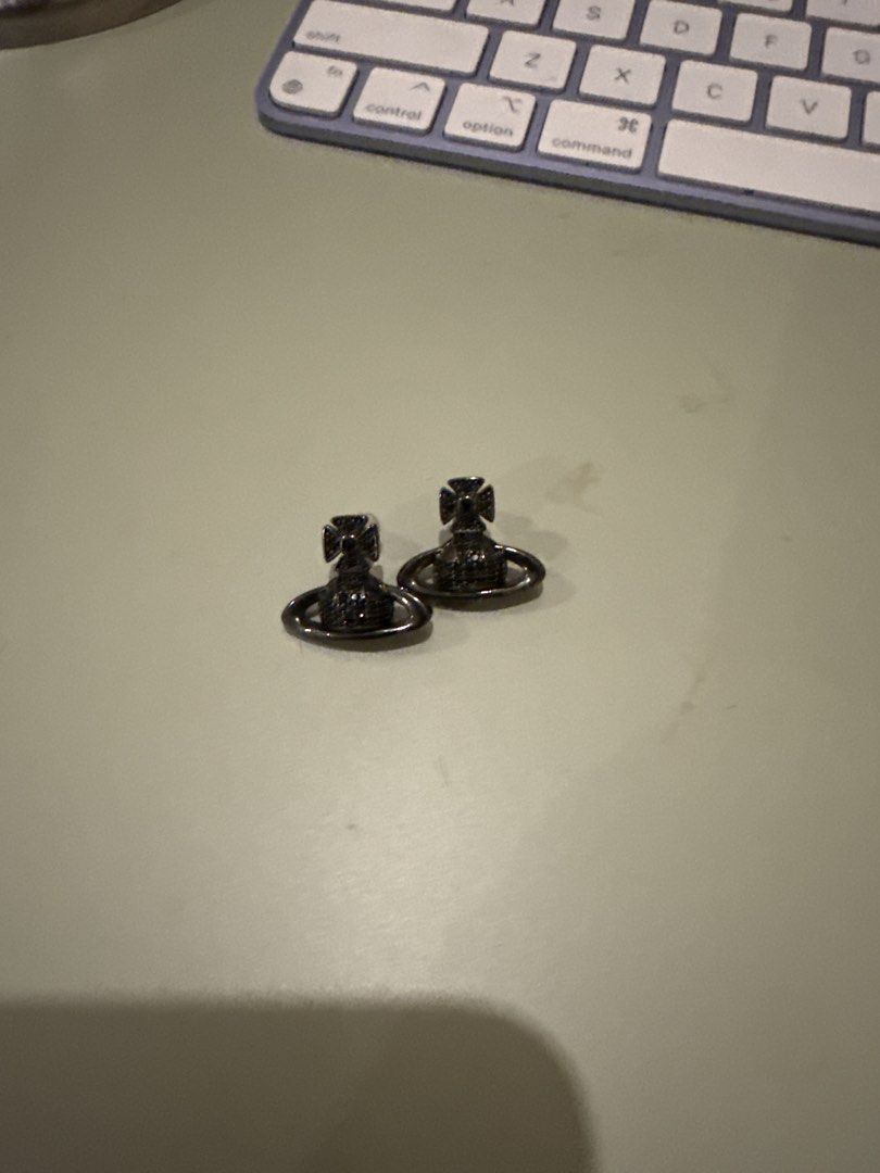 Vivienne Westwood Orb Earrings (Category: Earrings) located in Makati City. Submitted by stallionmegx (Listing ID 1432893773, Image 1). Description: Js used once.