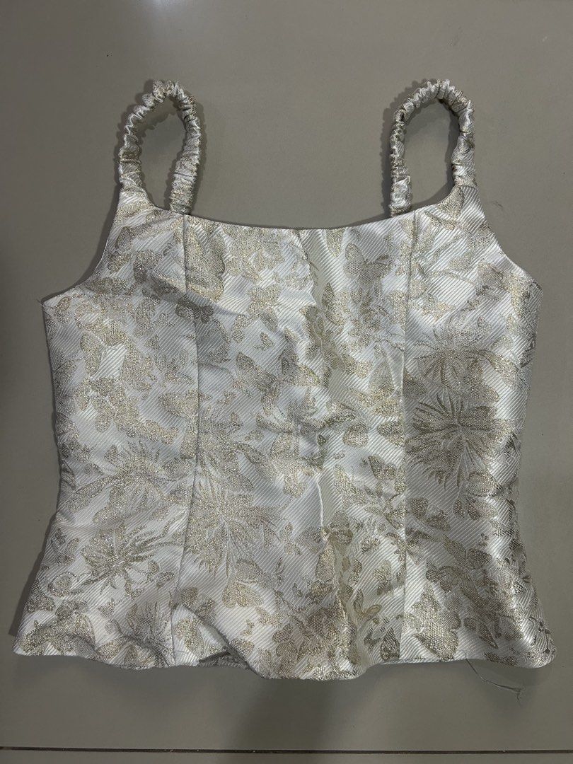 White and Gold Floral Top (Category: Sleeveless) located in Manila. Submitted by k0lab3ar (Listing ID 1432961963, Image 1). Description: - Prettiest gold floral pattern - Fitted silhouette, best fits XS - Back zipper closure - Subtle sheen fabric.