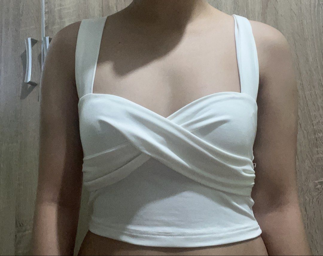 White Sweetheart Neck Twist Front (Category: Sleeveless) located in Muntinlupa City. Submitted by clothes.declutter.finds (Listing ID 1432890345, Image 1). Description: .