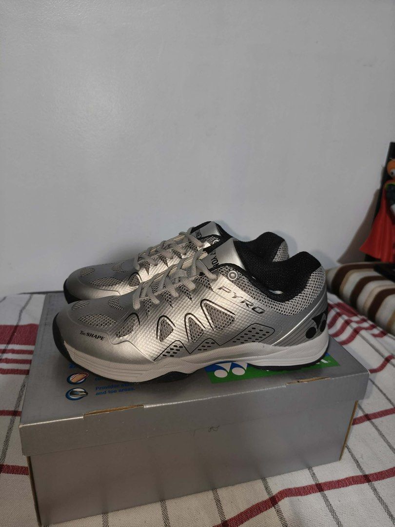 Yonex Pyro Grey/Black Badminton Shoes (Category: Sneakers) located in Manila. Submitted by bulakenya.ph (Listing ID 1432919481, Image 1). Description: - Yonex Pyro badminton shoes - Size: 4 (24.5 CM) - UK Size: 6 - EUR Size: 39 - Color: Grey and Black - Condition: Good, clean exterior, intact soles - Includes original box.