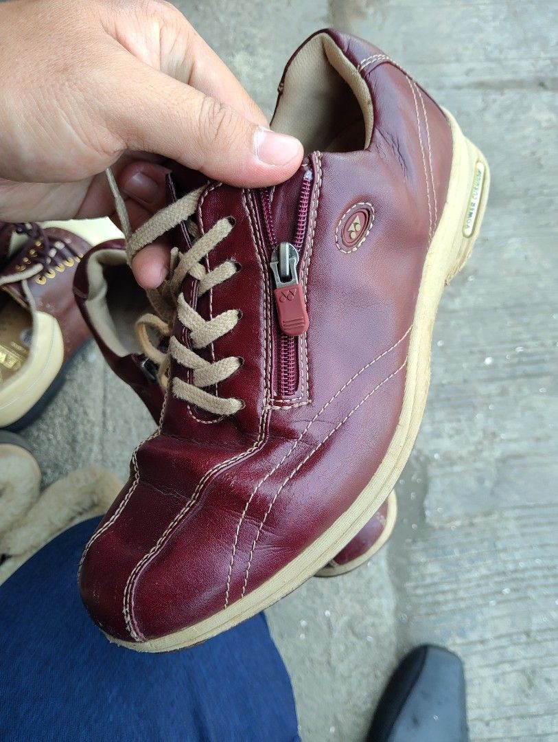 Yonex SHW-LC30 Maroon Shoes (Category: Sneakers) located in Tagoloan. Submitted by puretiger-389e (Listing ID 1432824042, Image 2). Description: - Maroon Yonex SHW-LC30 shoes - Size: 23.0 - Features: Zipper closure and lace-up design - Sole: Beige with "Power Cushion" branding - Made in Vietnam.