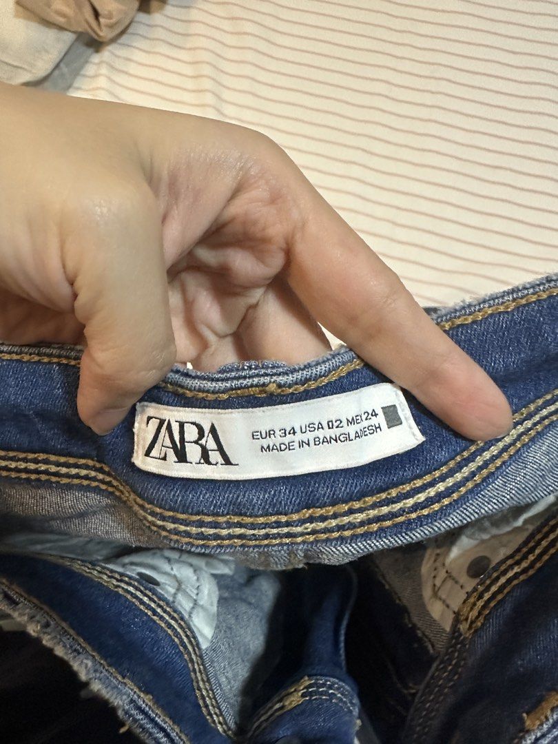 Zara Blue Wash Denim Jeans (Category: Jeans) located in Plaridel. Submitted by juliaco08 (Listing ID 1432942964, Image 3). Description: - Zara denim jeans - Rfs: decluttering - Classic blue wash - High-waisted, slim fit - Size: EUR 34, USA 02, ME 24.