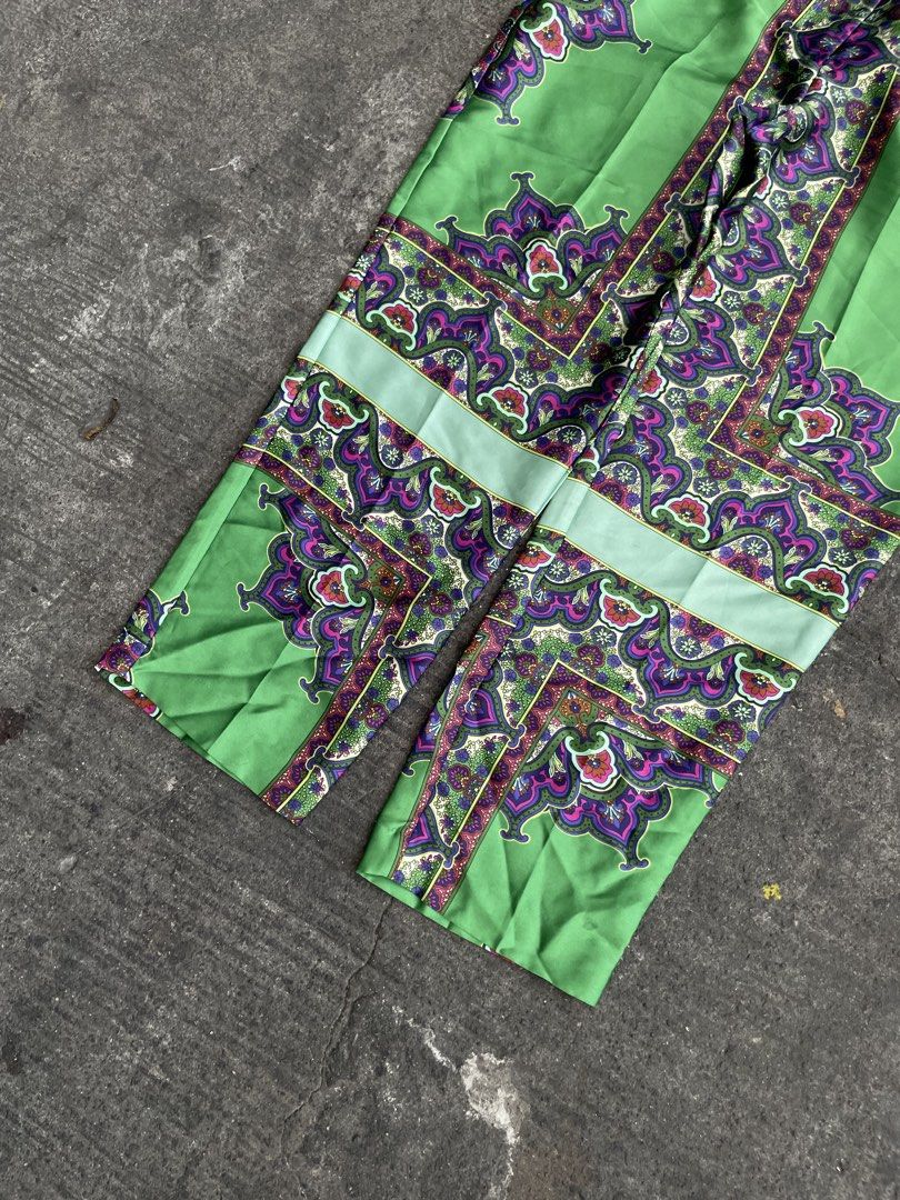 Zara Printed Satin Effect High Waist Trousers (Category: Jeans) located in Manila. Submitted by rdtp2 (Listing ID 1432935682, Image 3). Description: Size small on tag Waistline 28 Length 35 Hem 7 no issue excellent condition 10/10.