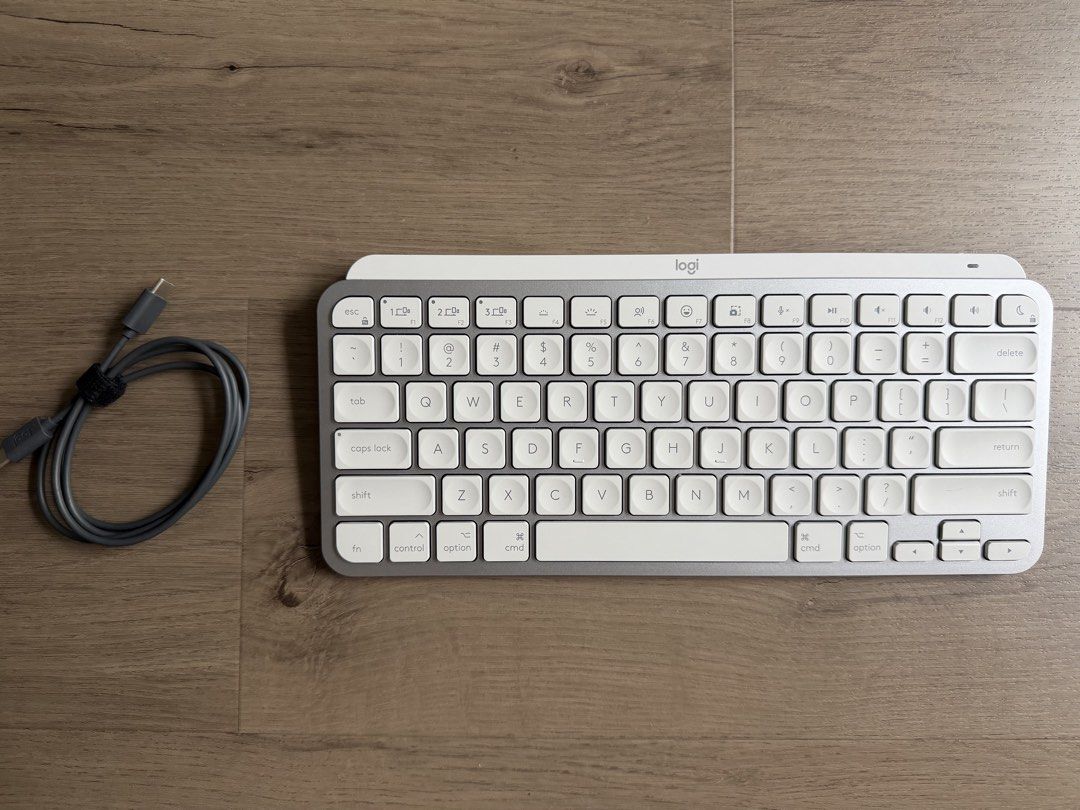 2-months old Logitech MX Keys Mini Keyboard for Mac - White459196784559400960