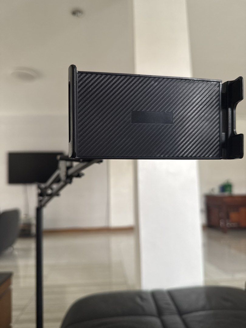 Adjustable Phone Holder with Carbon Fiber Design (Category: Mounts & Holders) located in Meycauayan. Submitted by bytans (Listing ID 1433029060, Image 1). Description: No box, sturdy.