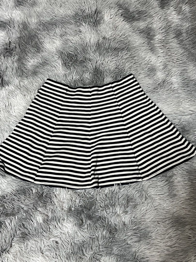 Aeropostale Striped Skirt - Size M (Category: Skirts) located in Roxas. Submitted by lacerna_wears (Listing ID 1433025849, Image 1). Description: - Aeropostale skirt - Size: M - Color: Black and white stripes - Design: Flared silhouette - Made in Indonesia - Fabric: Textured feel - Versatile for various outfits.