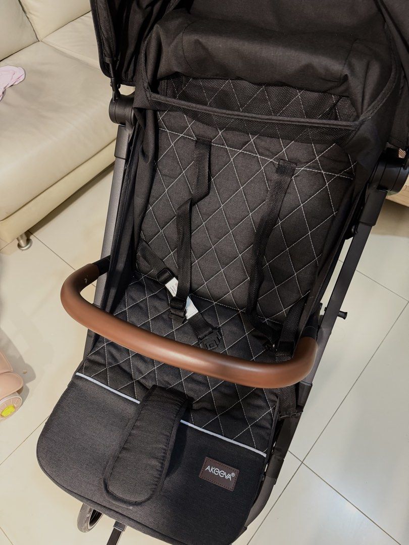 Akeeva Pollux (Category: Strollers) located in Mandaluyong City. Submitted by ekaadoll (Listing ID 1433003271, Image 3). Description: no flaws, barely used euc lightweight travel stroller mandaluyong city.