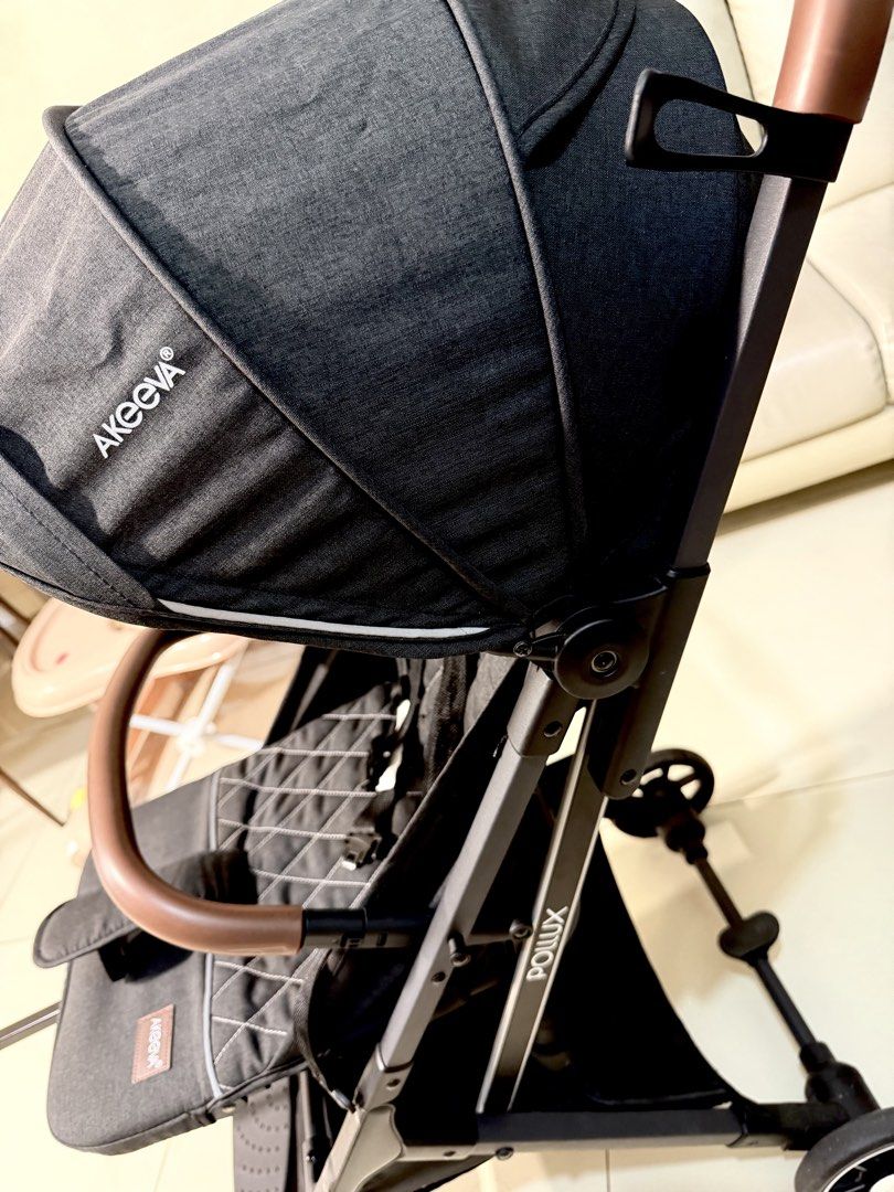 Akeeva Pollux (Category: Strollers) located in Mandaluyong City. Submitted by ekaadoll (Listing ID 1433003271, Image 2). Description: no flaws, barely used euc lightweight travel stroller mandaluyong city.