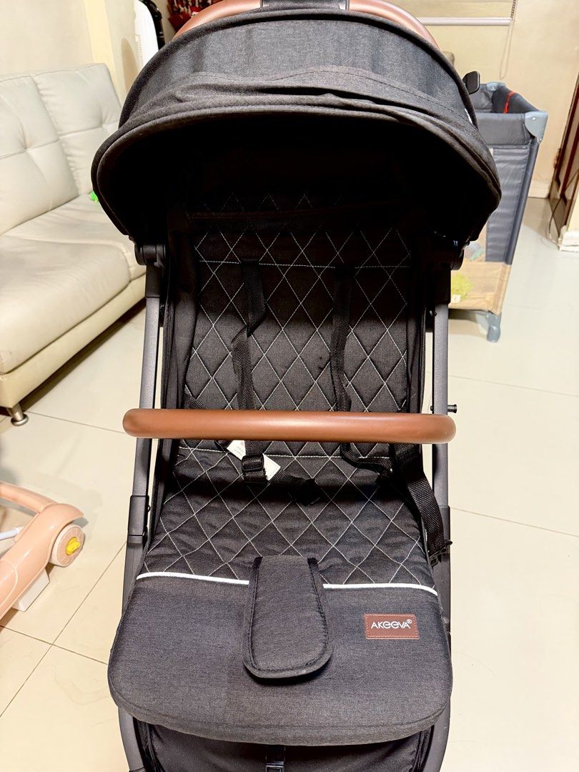 Akeeva Pollux (Category: Strollers) located in Mandaluyong City. Submitted by ekaadoll (Listing ID 1433003271, Image 1). Description: no flaws, barely used euc lightweight travel stroller mandaluyong city.