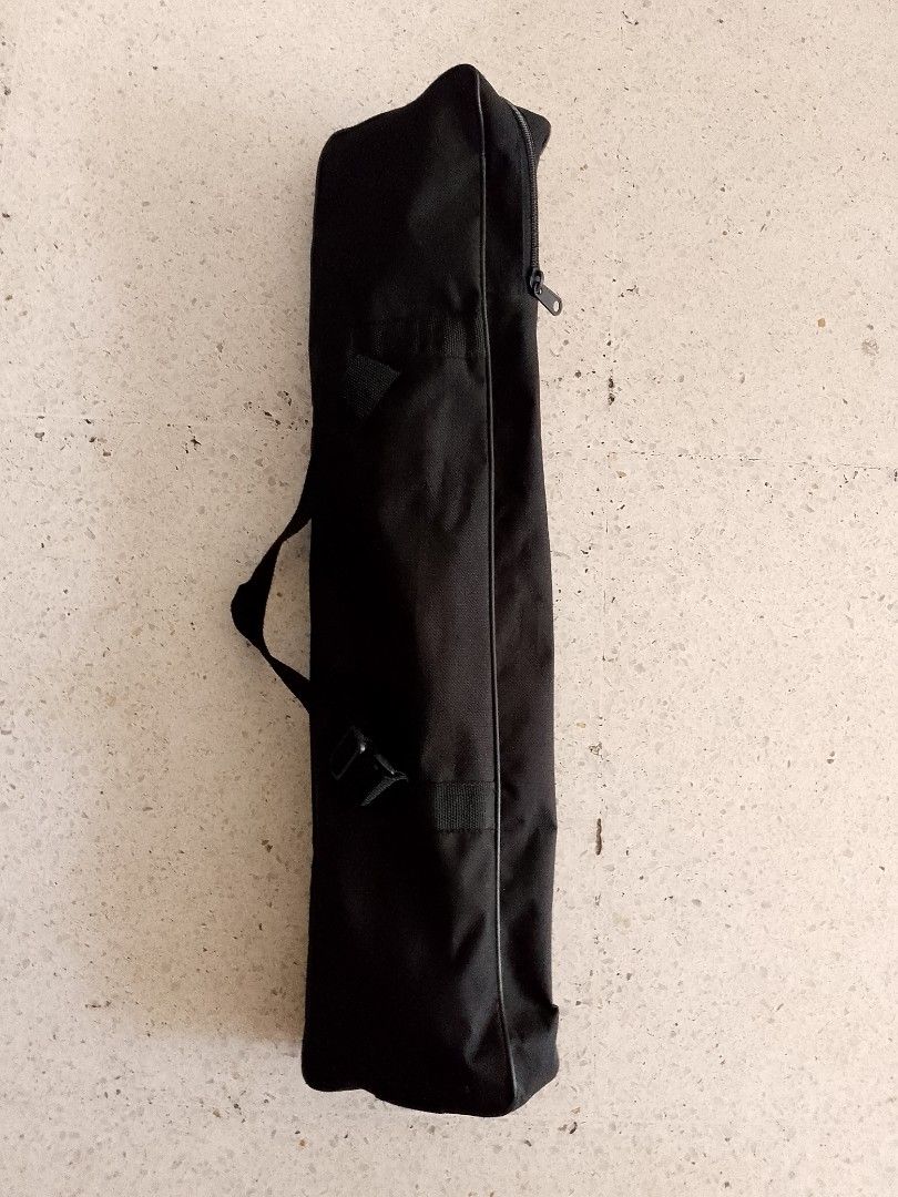 Aluminum Easel Stand with Carrying Bag (Category: Stationery & School Supplies) located in Makati City. Submitted by nymari (Listing ID 1433071619, Image 3). Description: - Aluminum Easel Stand - Adjustable legs - Includes mounting head - Comes with a carrying bag original price: 850php (from NBS).
