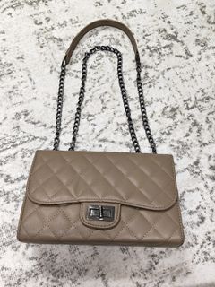 (Category: ) located in . Submitted by preloved.storekl (Listing ID 1433146884, Image 1). Description: .