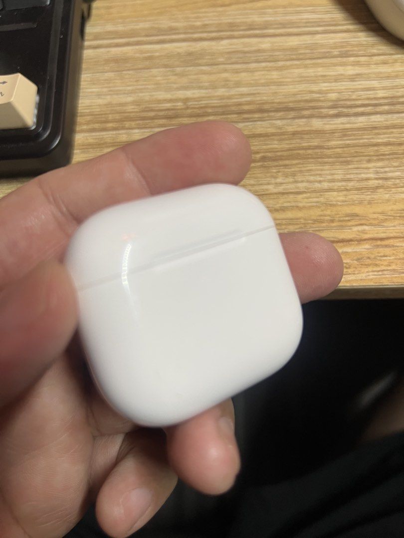 Apple AirPods 4 (non anc) with Charging Case (Category: Earphones) located in Paranaque City. Submitted by joaquincaleb (Listing ID 1433039438, Image 2). Description: - Apple AirPods 4 with charging case - Includes two earbuds and charging case - Serial number: HFQVQRFN99 - Color: White (both earbuds and case) - Slightly Negotiable.