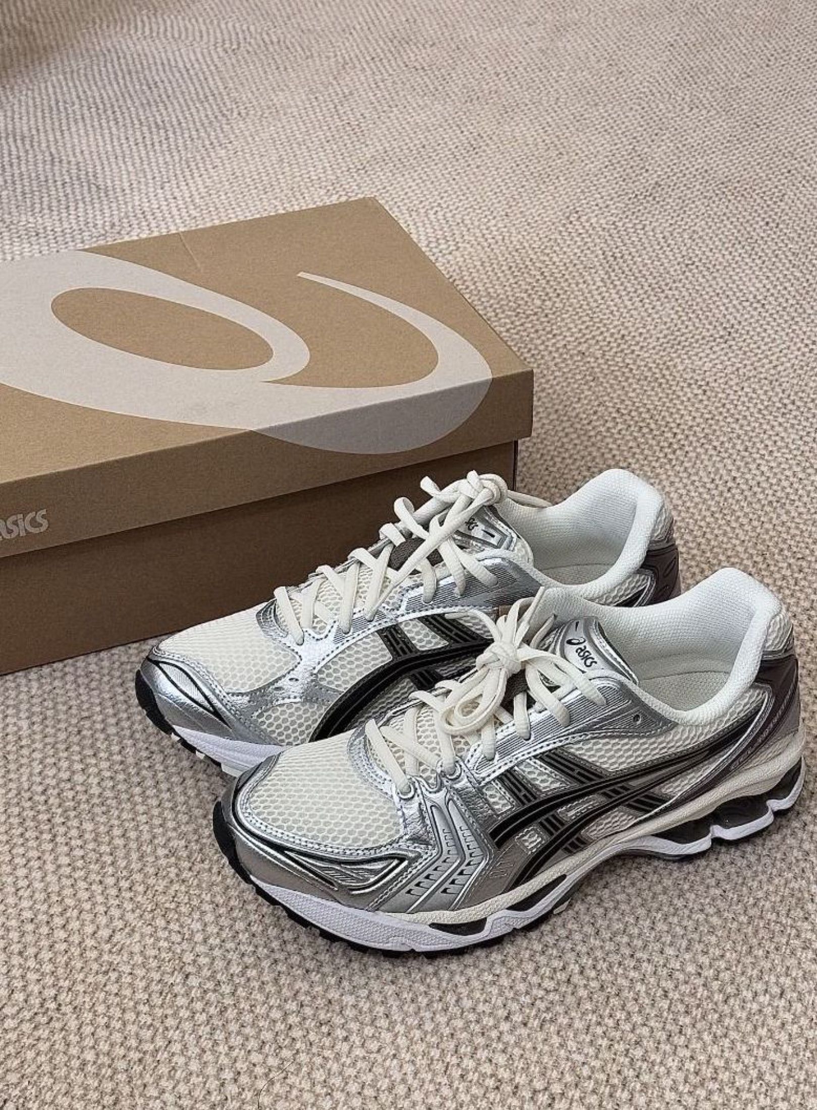 Asics Gel-Kayano 14 Black White Silver (Category: Sneakers) located in Singapore. Submitted by lilentforest-7fce (Listing ID 1433013652, Image 3). Description: 📋 Quick Info Brand: Asics Name: Asics Gel-Kayano 14 Black White Silver Condition: New Ship: Free (J&T/Ninja Van) Pay: Cash on Delivery Confirm: 3 days Chat: 💬.