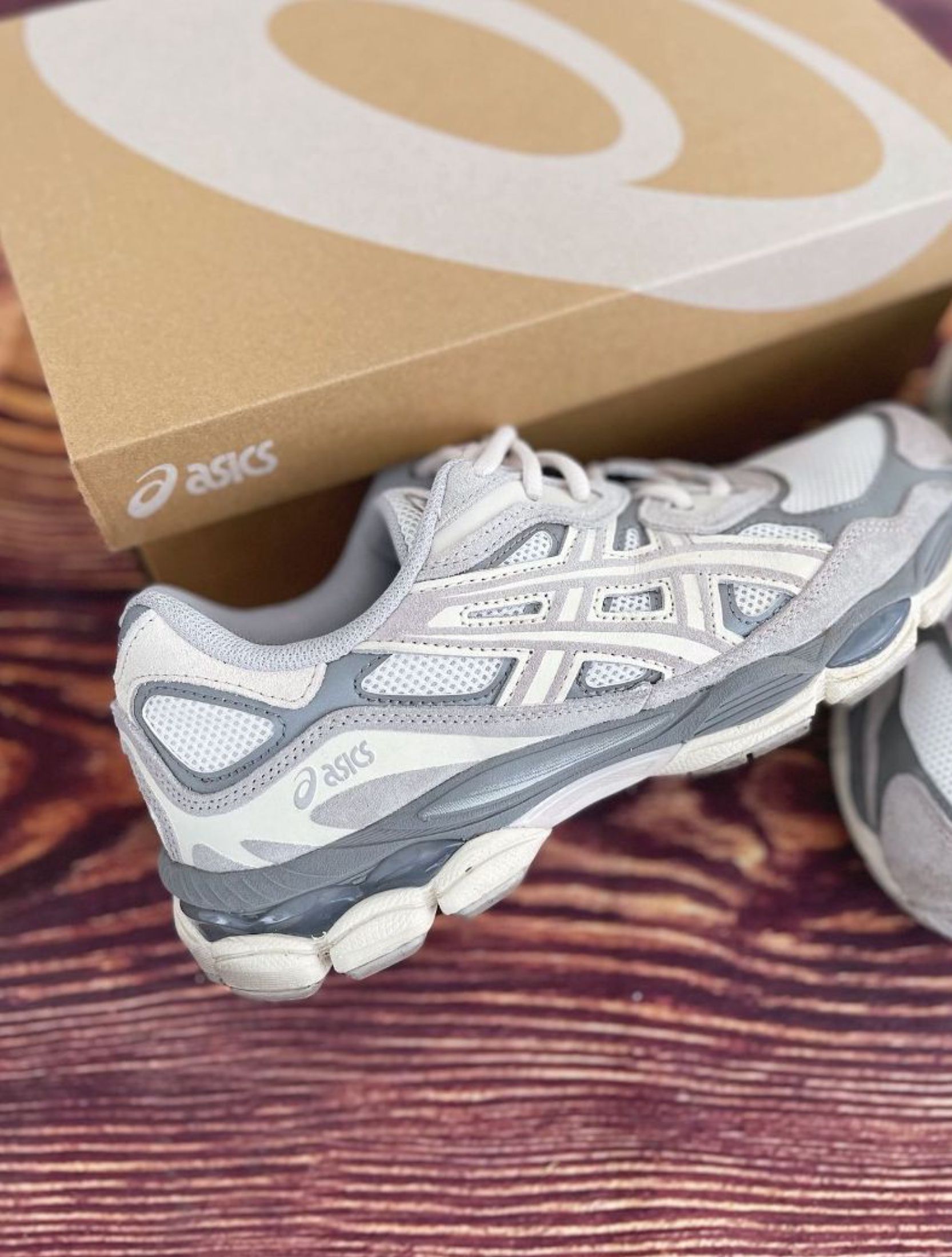 Asics GEL-NYC Beige Grey (Category: Sneakers) located in Singapore. Submitted by bravecrystaop (Listing ID 1433131401, Image 1). Description: Attention Asics fans! Asics GEL-NYC Beige Grey — fresh drop 🆕 🔖 Brand new, sealed 📸 3-day photo confirmation 🚚 Free shipping (J&T/Ninja Van) 💰 Pay on delivery Want it? Chat me now!.