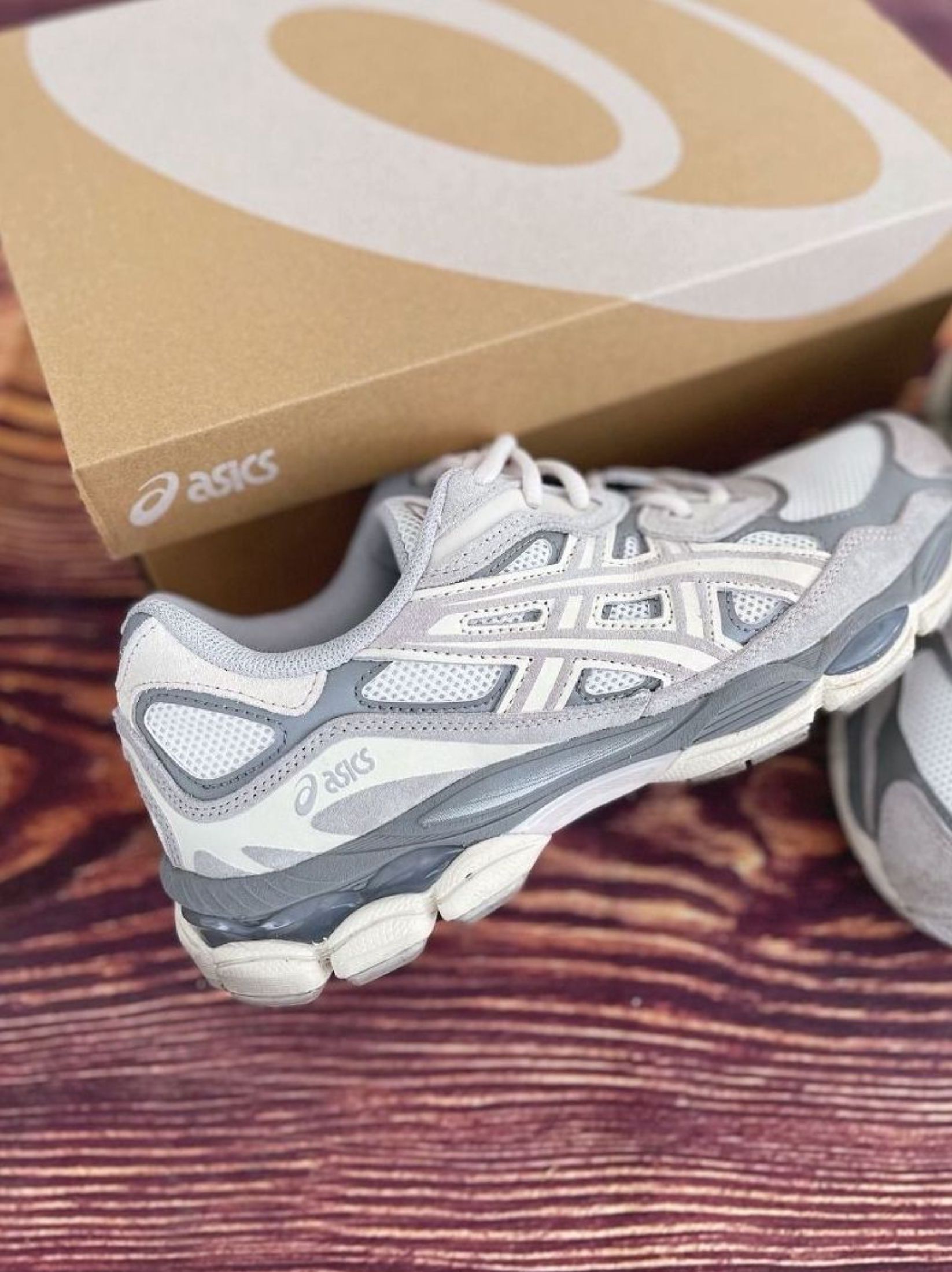 Asics GEL-NYC Beige Grey (Category: Sneakers) located in Singapore. Submitted by bravecrystaop (Listing ID 1433131401, Image 2). Description: Attention Asics fans! Asics GEL-NYC Beige Grey — fresh drop 🆕 🔖 Brand new, sealed 📸 3-day photo confirmation 🚚 Free shipping (J&T/Ninja Van) 💰 Pay on delivery Want it? Chat me now!.