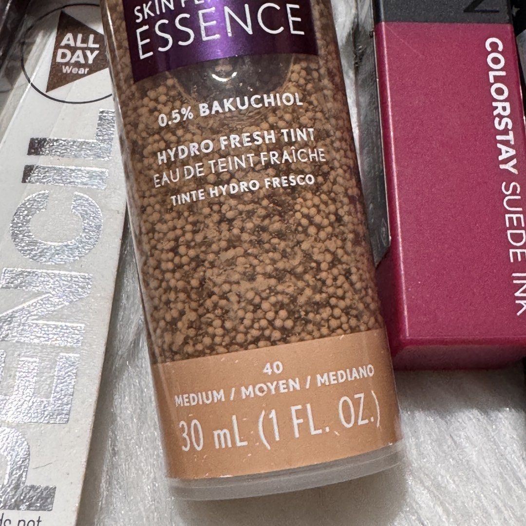 Assorted Brand Make up (set) (Category: Makeup) located in Las Pinas. Submitted by defg35 (Listing ID 1433066893, Image 2). Description: Assorted brand US bought Never been used.