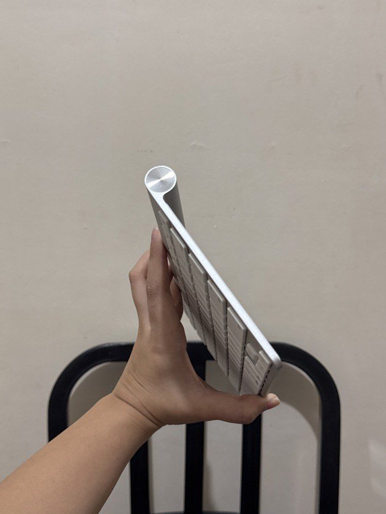 Authentic Apple Keyboard for Macbook Model A1314 (Category: Computer Keyboard) located in Quezon City. Submitted by gabe.preveyor (Listing ID 1433132848, Image 3). Description: .